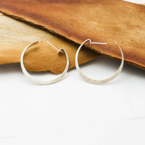 Hoop forged silver earrings, intricate flat shape. Light and comfortable. Modern chic style for an urban look. Everyday jewelry