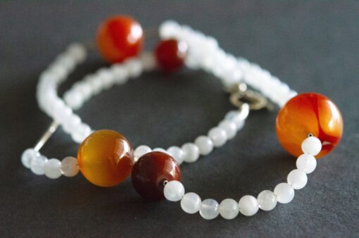 Moonstone and big Carnelians necklace with silver clasp. N44