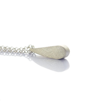 Silver textured pendant. Unique tear drop shape necklace. Simple contemporary style. Sterling silver chain. Contemporary jewellery. Elegant.