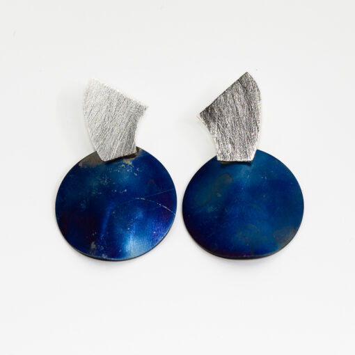 Blue titanium and silver earring E242